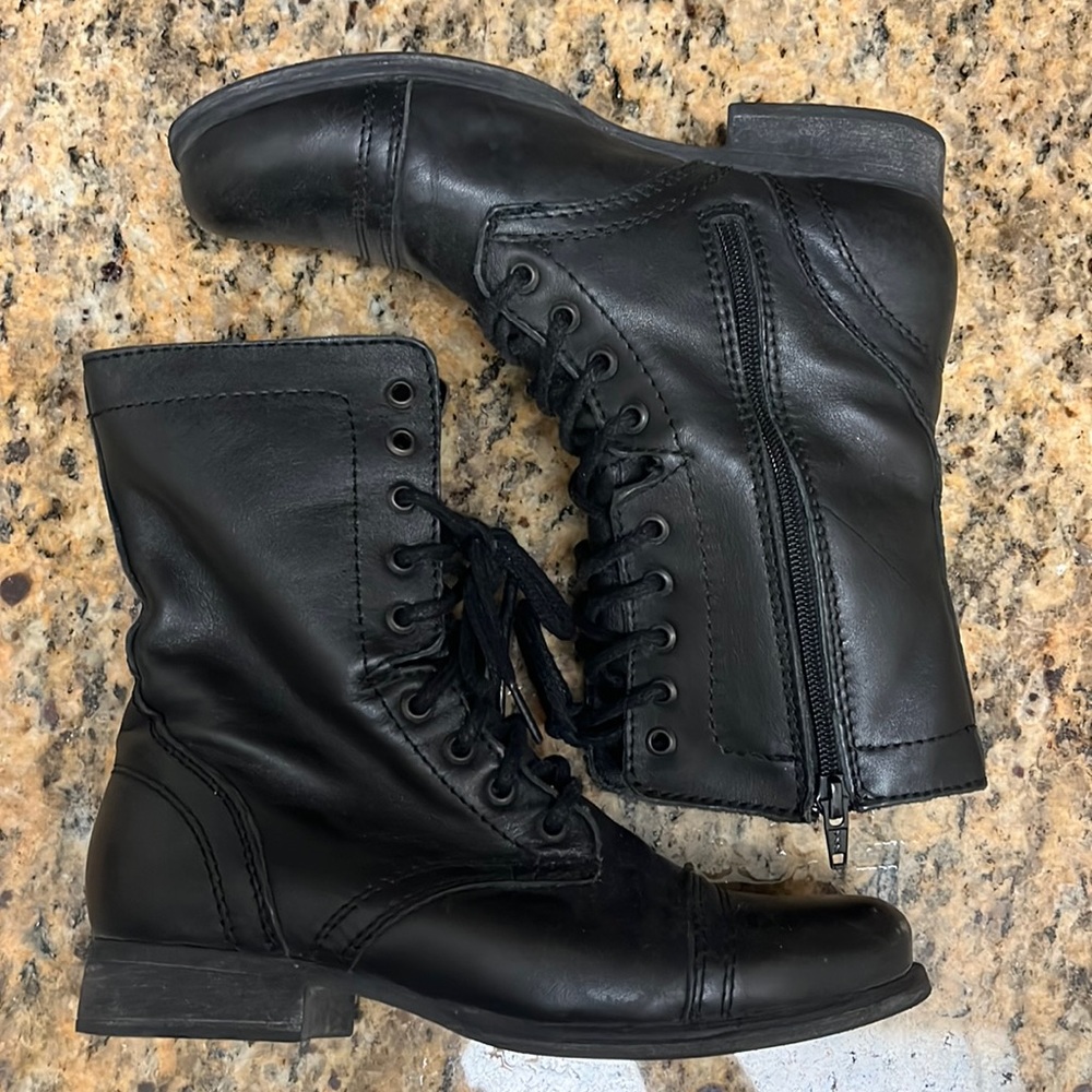 STEVE MADDEN Black Leather Boots Side Zipper & Laces